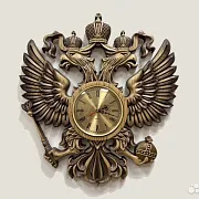 Подарочные часы с гербом РФ, резные из массива ясеня — фотография 1