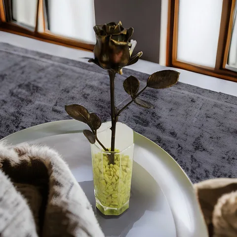 Бронзовая композиция «Роза в стакане» в подарок