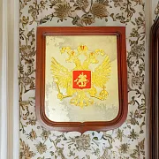Плакетка «Герб России» из латуни и дерева — необычный подарок — фотография 1