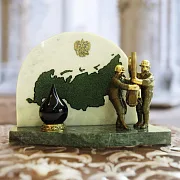 Бронзовый сувенир «Российская добыча нефти» на камне — красивый подарок — фотография 1