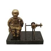 Бронзовая статуэтка «Газовик» — необычный подарок — фотография 2