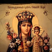 Икона деревянная " Богоматерь Неувядаемый Цвет" — оригинальный подарок — фотография 5