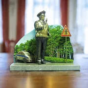 Бронзовый сувенир «За безопасность движения» — красивый подарок — фотография 1