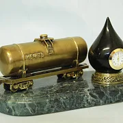 Подарочные винтажные настольные часы «Цистерна с нефтью» из бронзы и змеевика — фотография 2