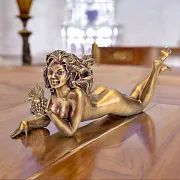 Композиция «Женщина с ракушкой» из бронзы — красивый подарок — фотография 1