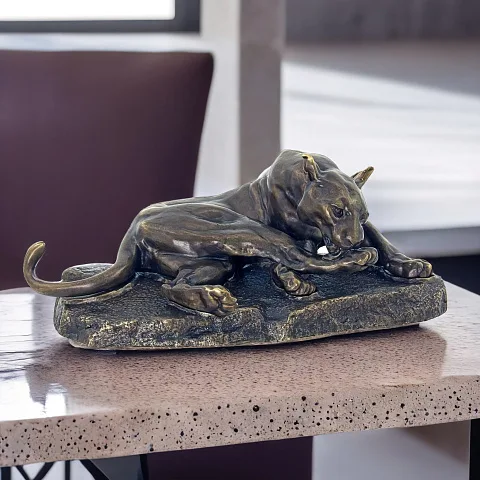 Бронзовая композиция «Львица» — необычный подарок